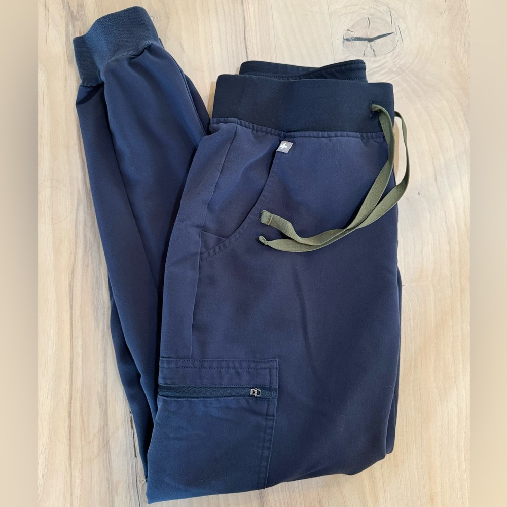 Quiet Navy XS Women’s jogger scrub bottoms